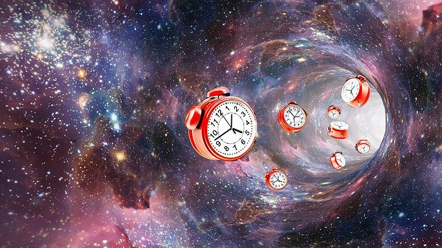 4 Theorien über Zeitreisen und die Physik dahinter